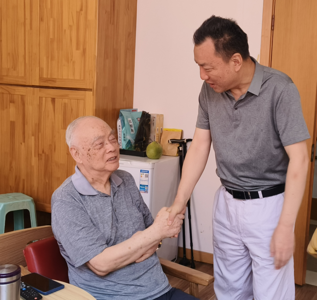 李贵先走访慰问退休老同志​