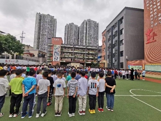 巴南区鱼洞二小开展地震应急演练