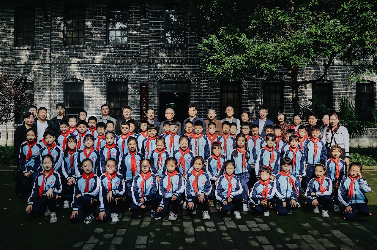 霓式地震仪研制成功80周年纪念活动暨复制展品捐赠仪式在重庆自然博物馆隆重举行10
