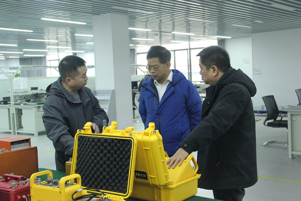 重庆市地震局开展地震观测与地质探测仪器调研交流