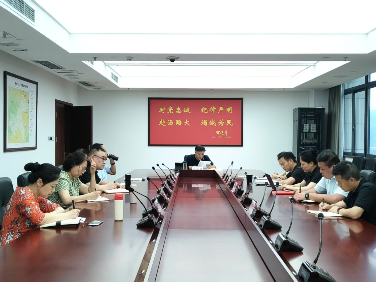 重庆市地震局党组理论学习中心组举行2025年第六次集体学习